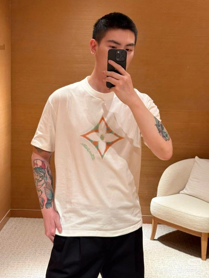 Bright Louis Vuitton T-Shirts 137996