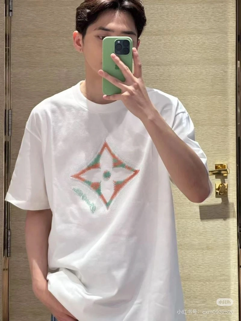 Bright Louis Vuitton T-Shirts 137996