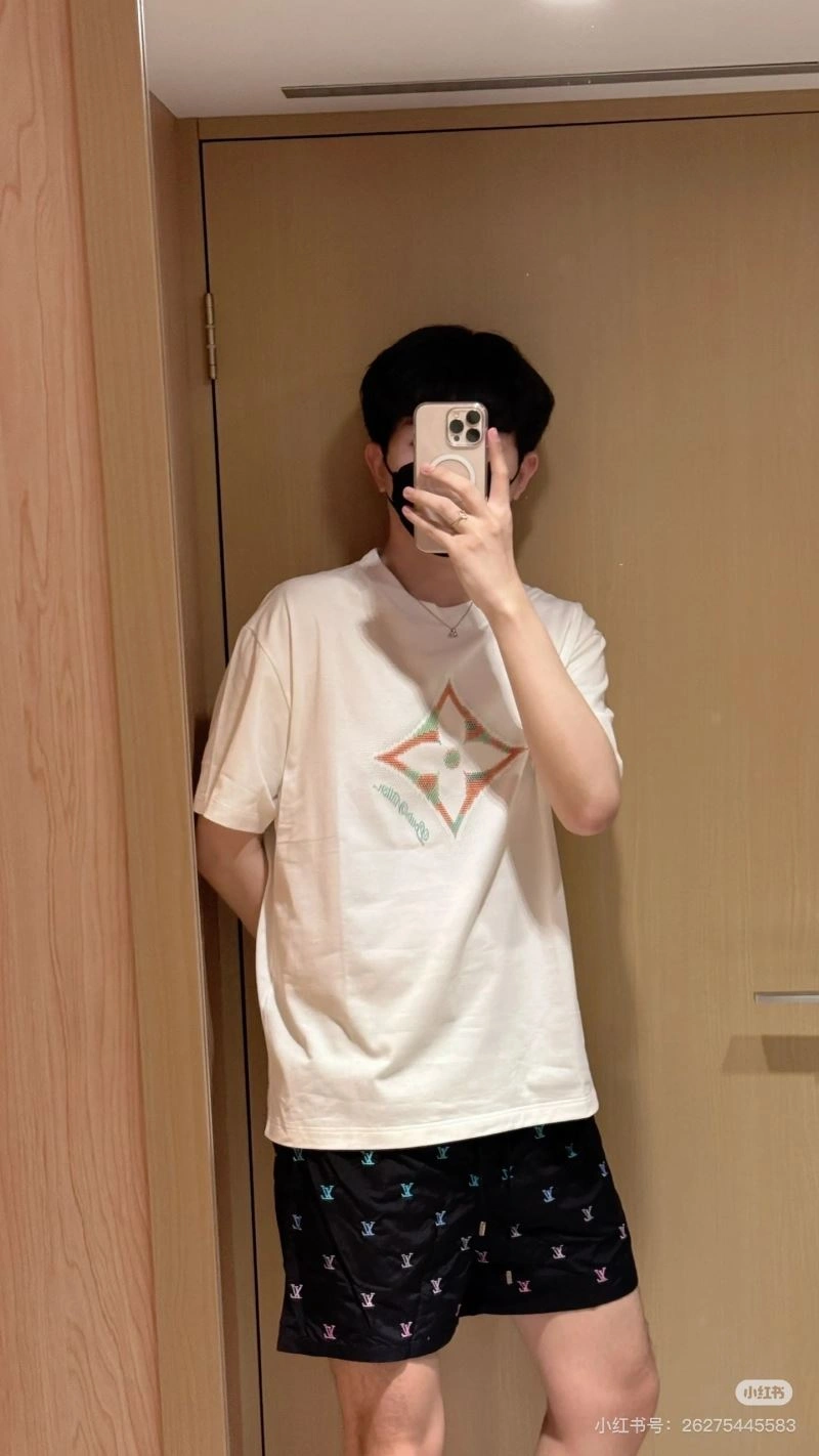 Bright Louis Vuitton T-Shirts 137996
