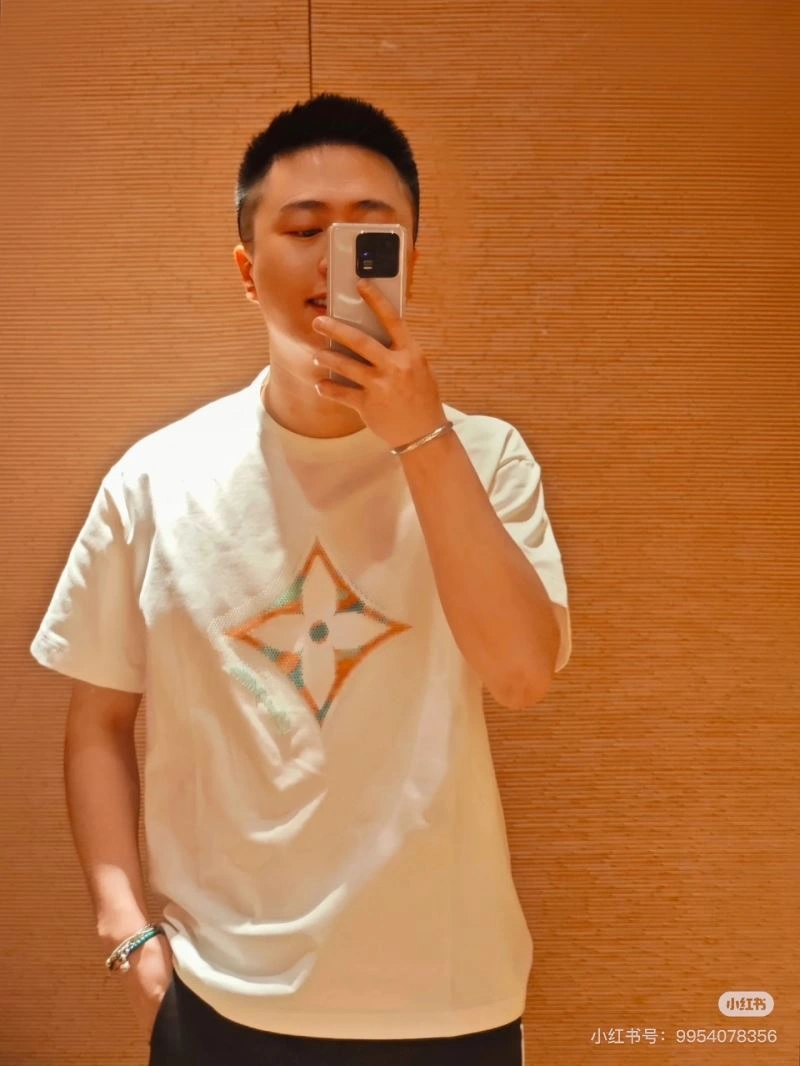 Bright Louis Vuitton T-Shirts 137996
