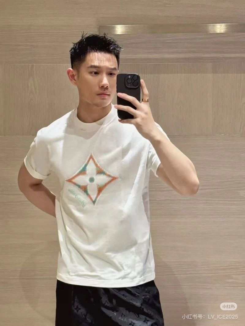 Bright Louis Vuitton T-Shirts 137996