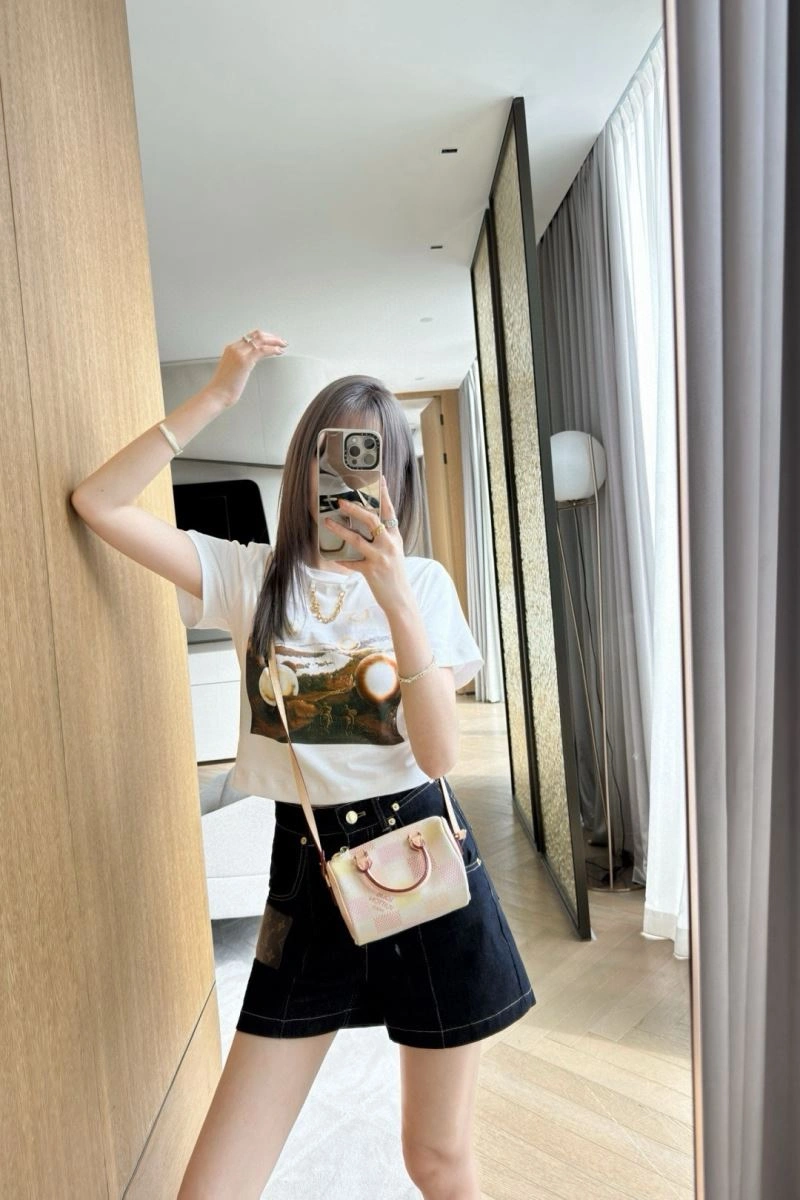 Affordable Louis Vuitton T-Shirts 137949