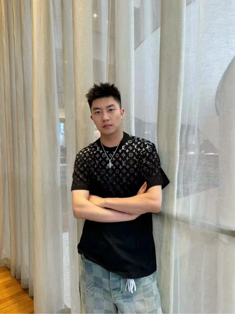 Louis Vuitton T-Shirts TimelessDesign 137946