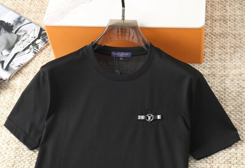 Louis Vuitton T-Shirts Breathable 139145