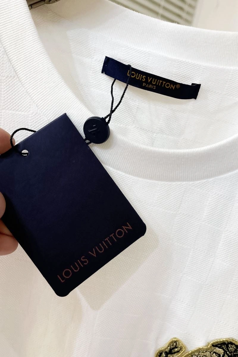 Fashionable Louis Vuitton T-Shirts 138932