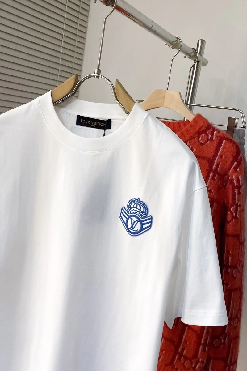 Seasonal Louis Vuitton T-Shirts 138931