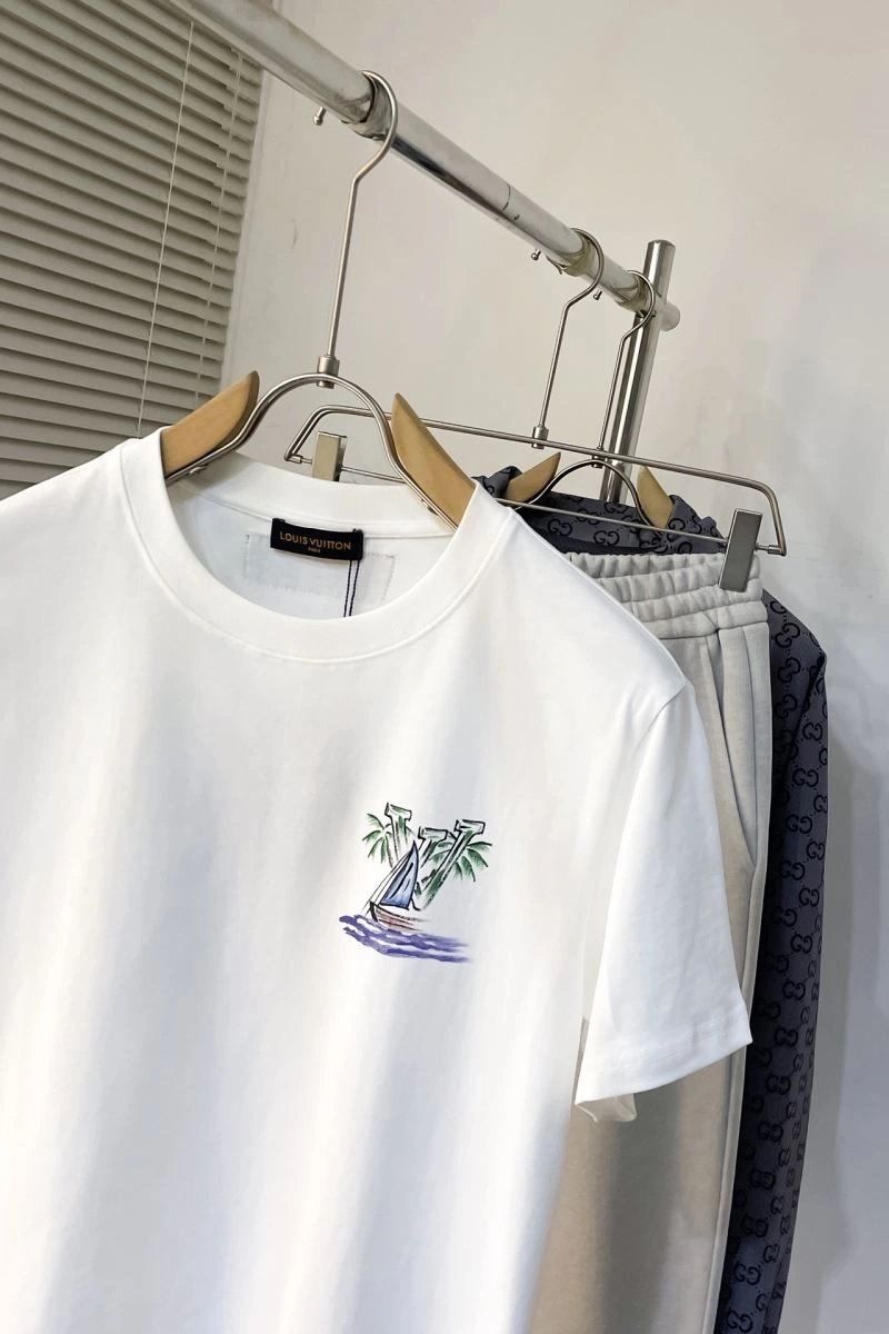 Sustainable Louis Vuitton T-Shirts 138928