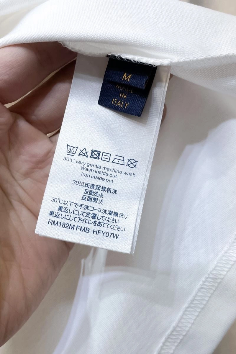Sustainable Louis Vuitton T-Shirts 138928