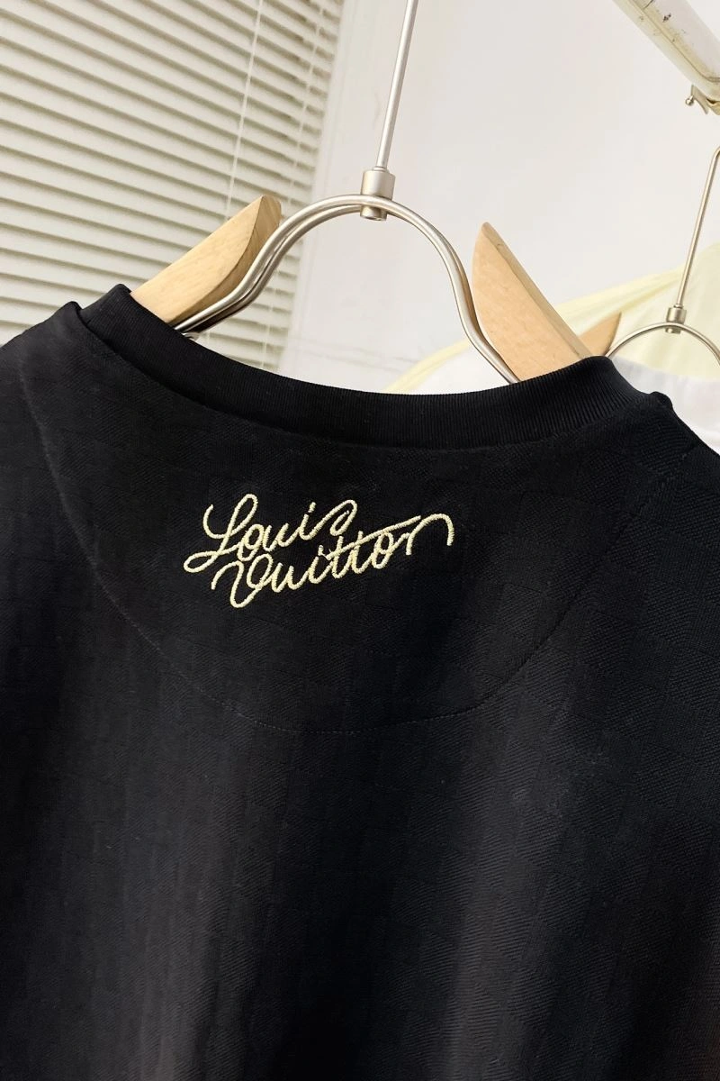 Louis Vuitton T-Shirts Casual 138914