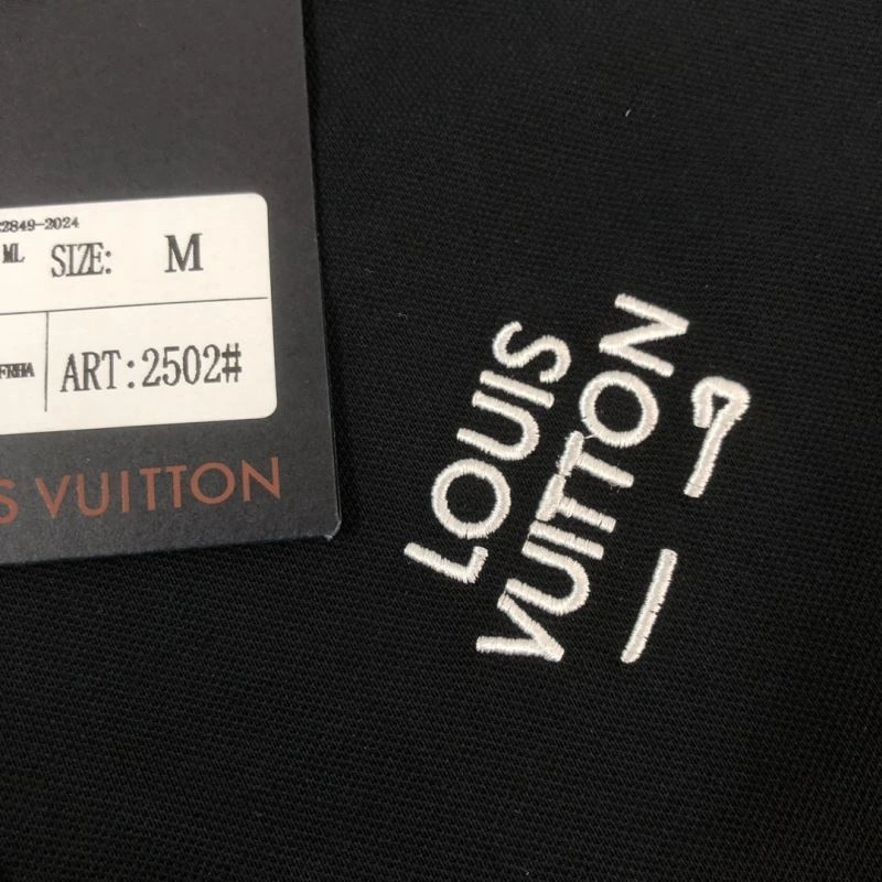 Louis Vuitton T-Shirts Sleek 138890