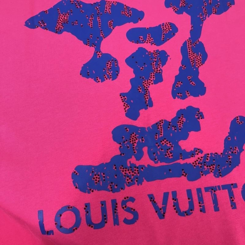 Louis Vuitton T-Shirts Versatile 138883