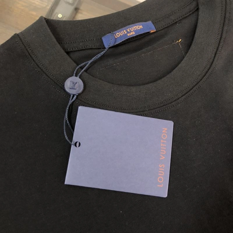 Fashionable Louis Vuitton T-Shirts 138885
