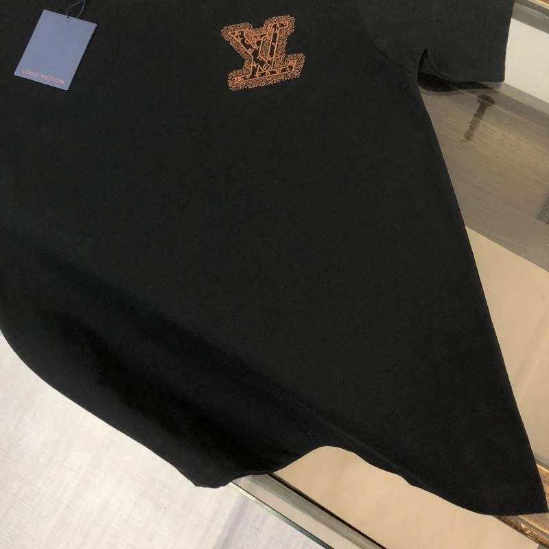 Fashionable Louis Vuitton T-Shirts 138885