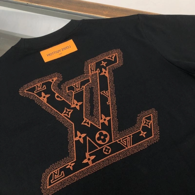 Fashionable Louis Vuitton T-Shirts 138885