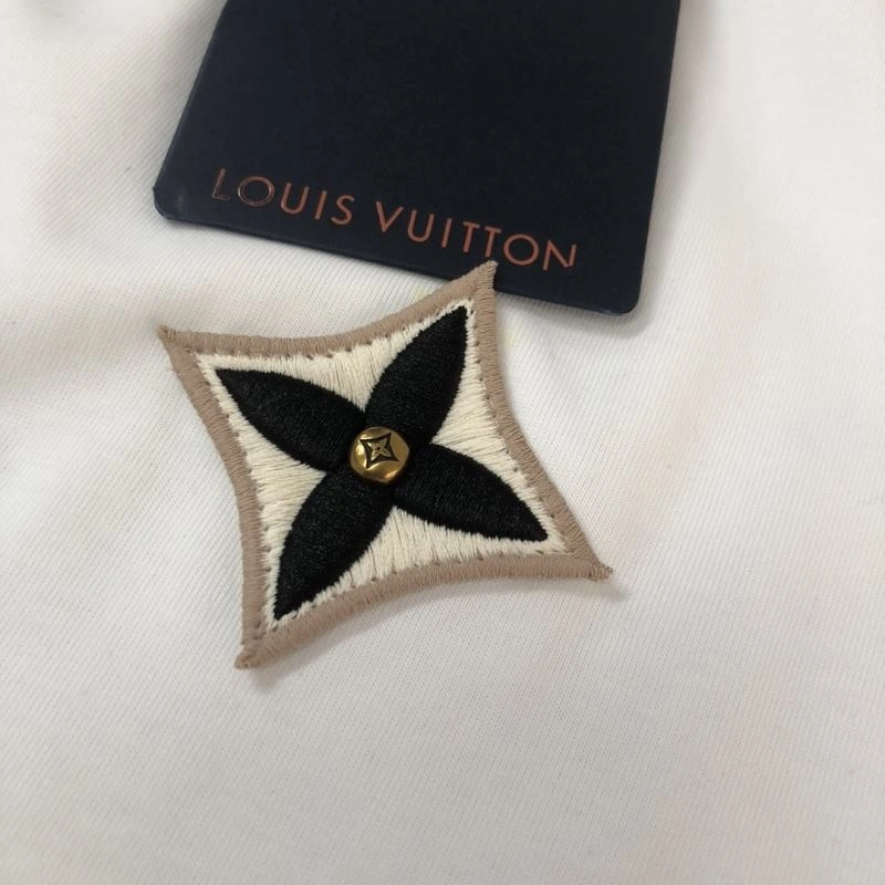 Snug Louis Vuitton T-Shirts 138879