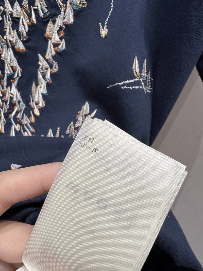 Tailored Louis Vuitton T-Shirts 131178