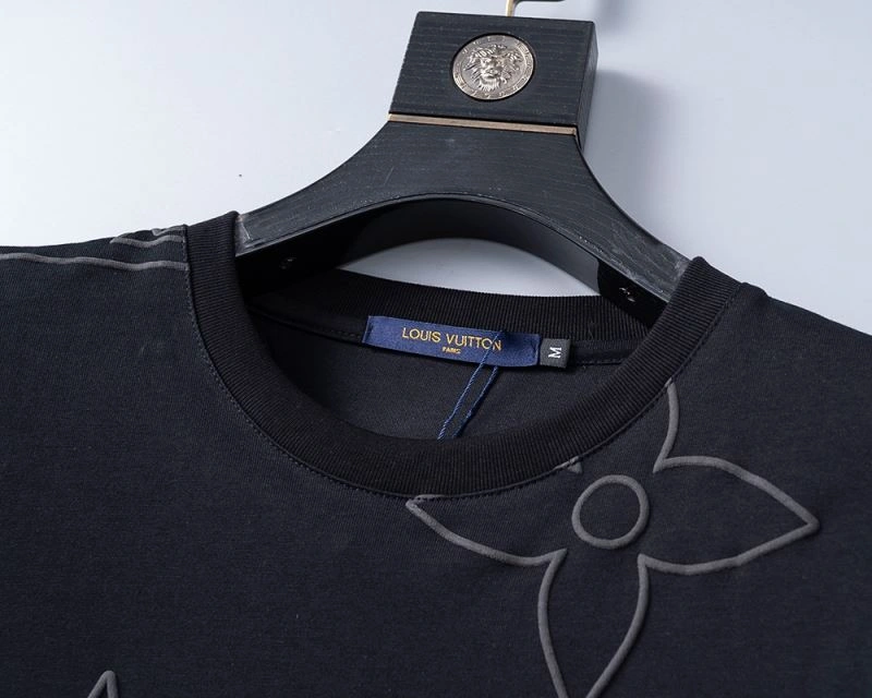 Louis Vuitton T-Shirts Sporty 139251