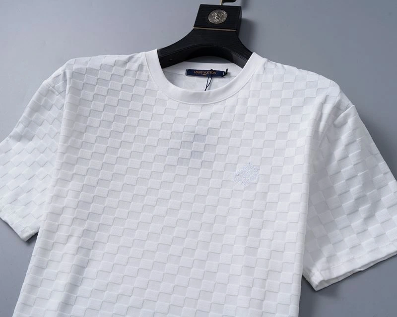 Louis Vuitton T-Shirts Elegant 139247