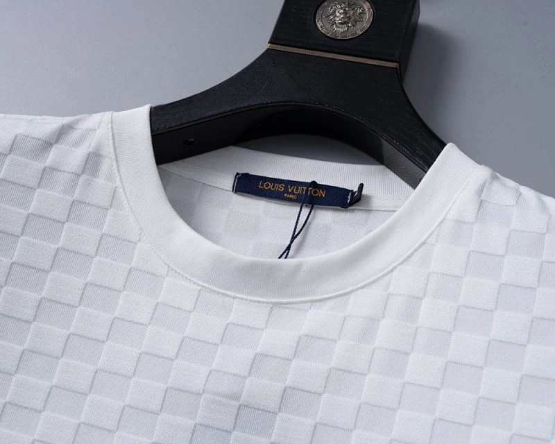 Louis Vuitton T-Shirts Elegant 139247