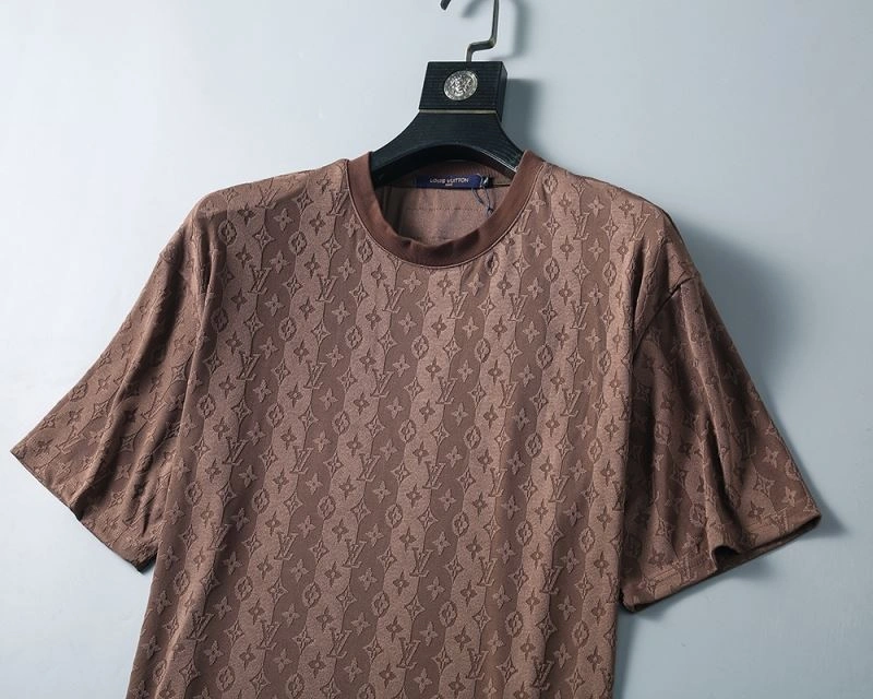 Sporty Louis Vuitton T-Shirts 139243