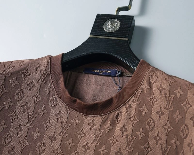 Sporty Louis Vuitton T-Shirts 139243