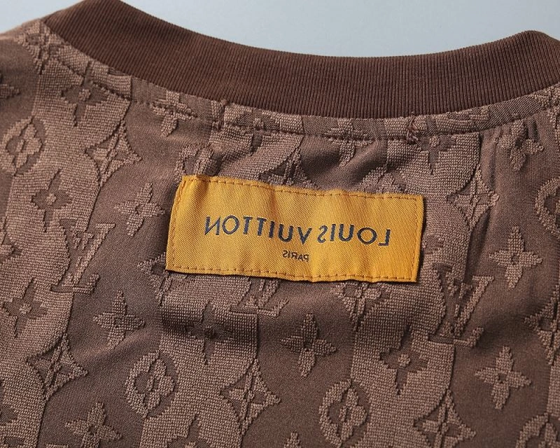 Sporty Louis Vuitton T-Shirts 139243