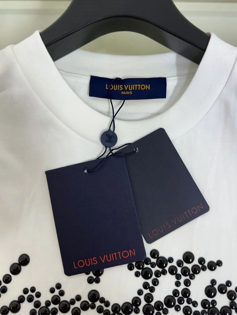 Resilient Louis Vuitton T-Shirts 137320