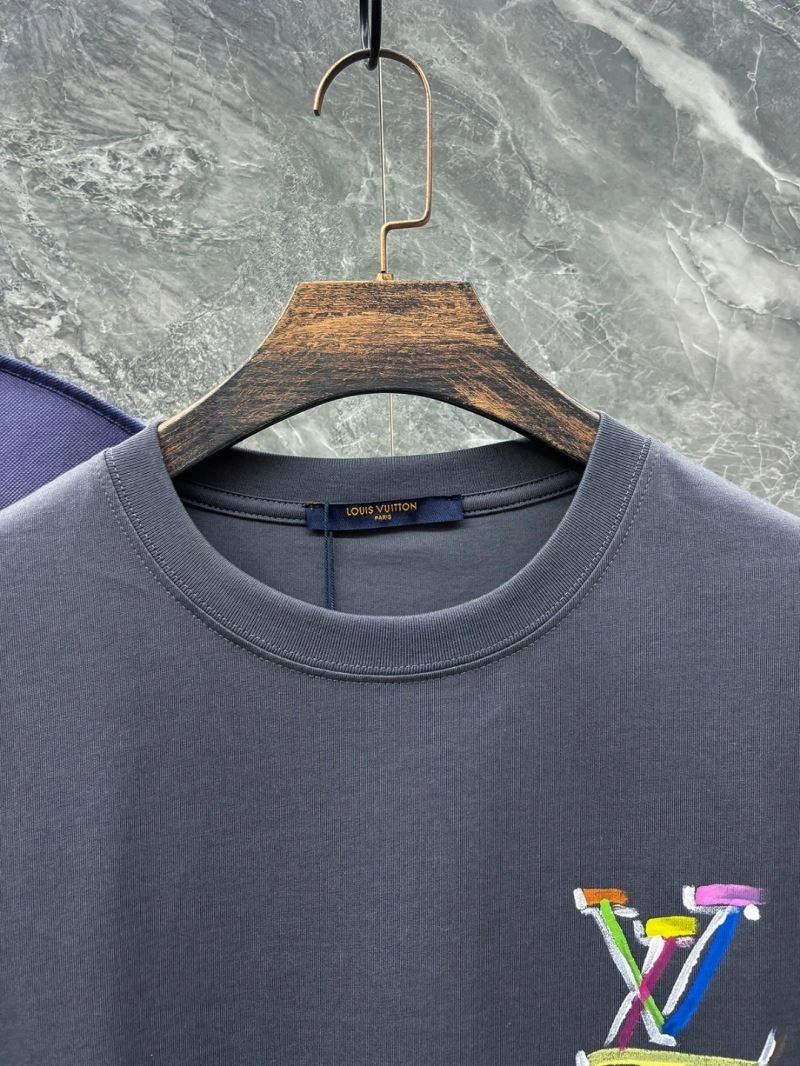 Louis Vuitton T-Shirts UrbanChic 137295