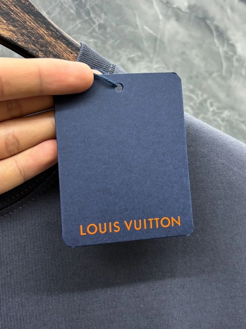 Louis Vuitton T-Shirts UrbanChic 137295
