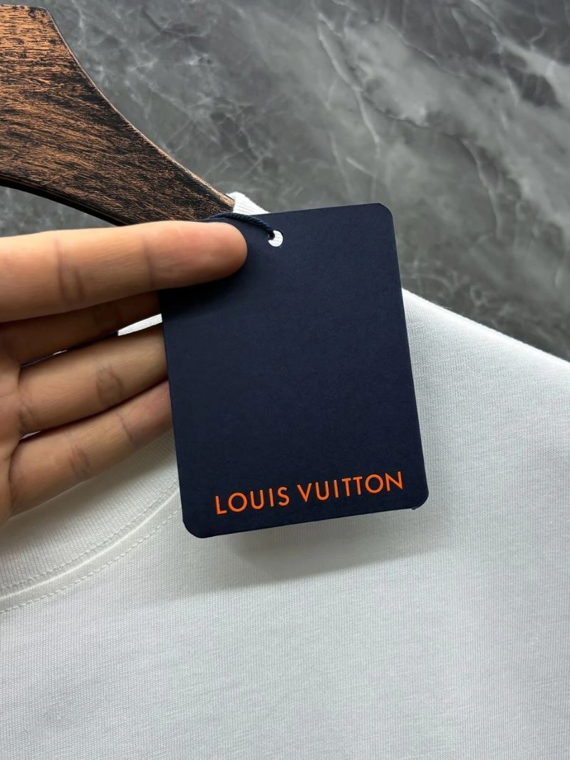 Flexible Louis Vuitton T-Shirts 137297