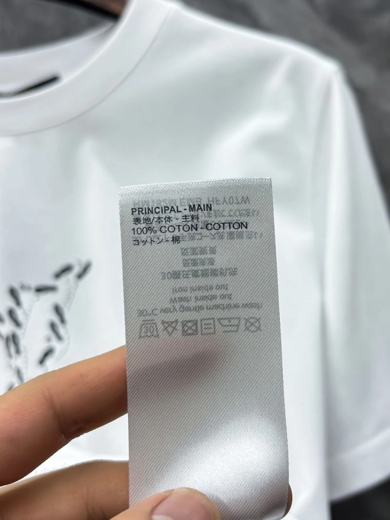 Tailored Louis Vuitton T-Shirts 137294