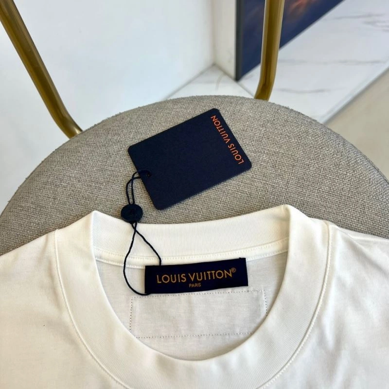 Fashionable Louis Vuitton T-Shirts 137279