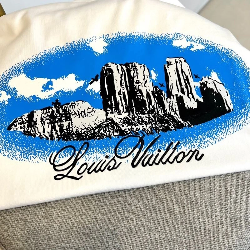 Fashionable Louis Vuitton T-Shirts 137279