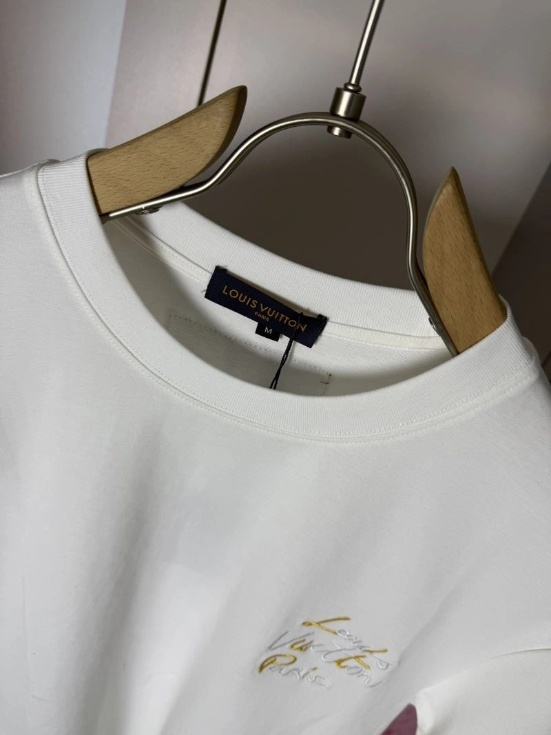 Louis Vuitton T-Shirts Youthful 137278