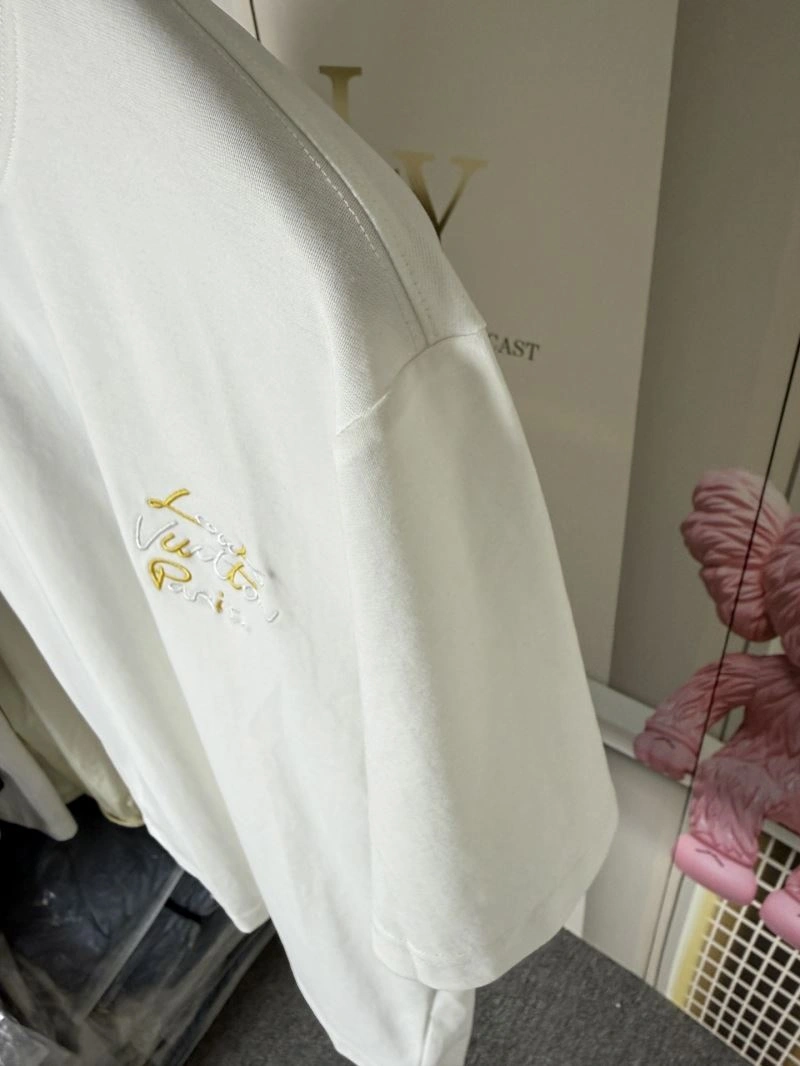 Louis Vuitton T-Shirts Youthful 137278