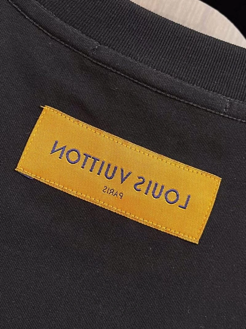Louis Vuitton T-Shirts Lightweight 137243