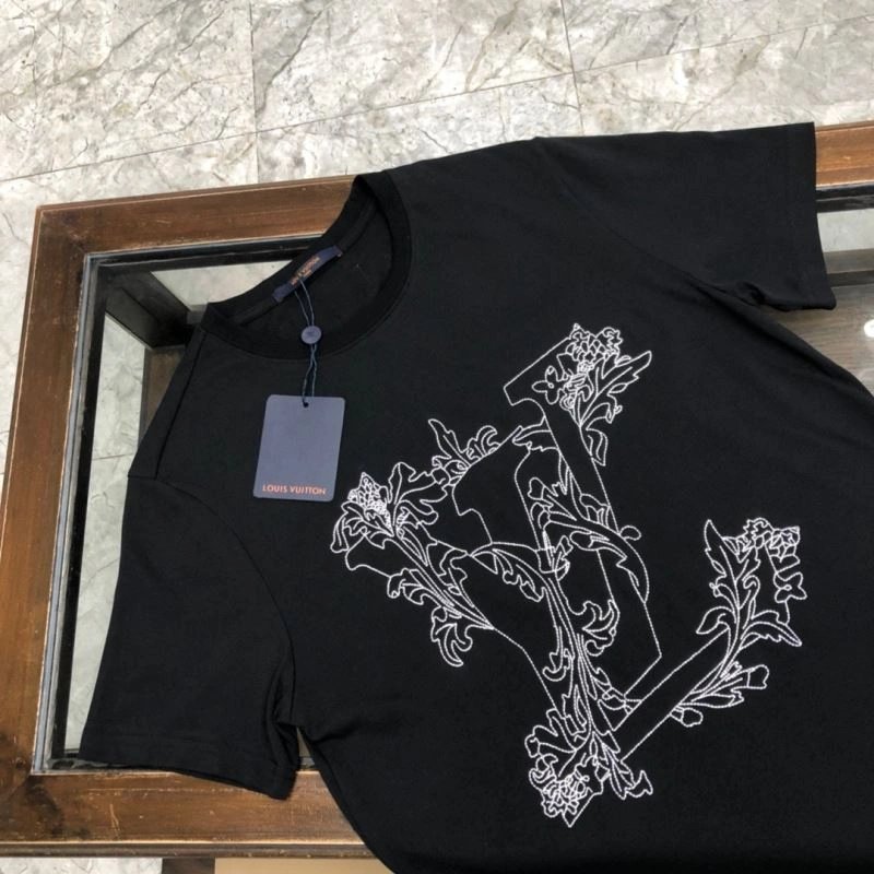 Trendsetting Louis Vuitton T-Shirts 137236