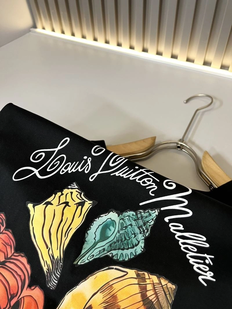 Stylish Louis Vuitton T-Shirts 137222