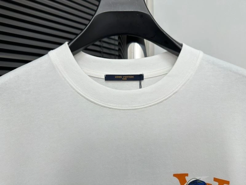 Contemporary Louis Vuitton T-Shirts 137202