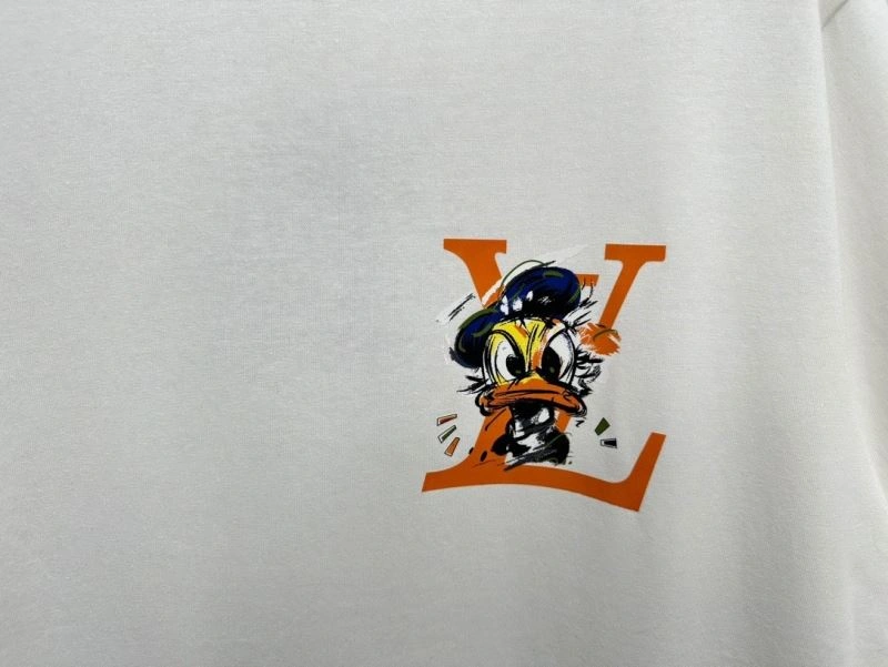 Contemporary Louis Vuitton T-Shirts 137202