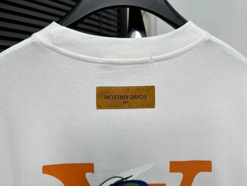 Contemporary Louis Vuitton T-Shirts 137202