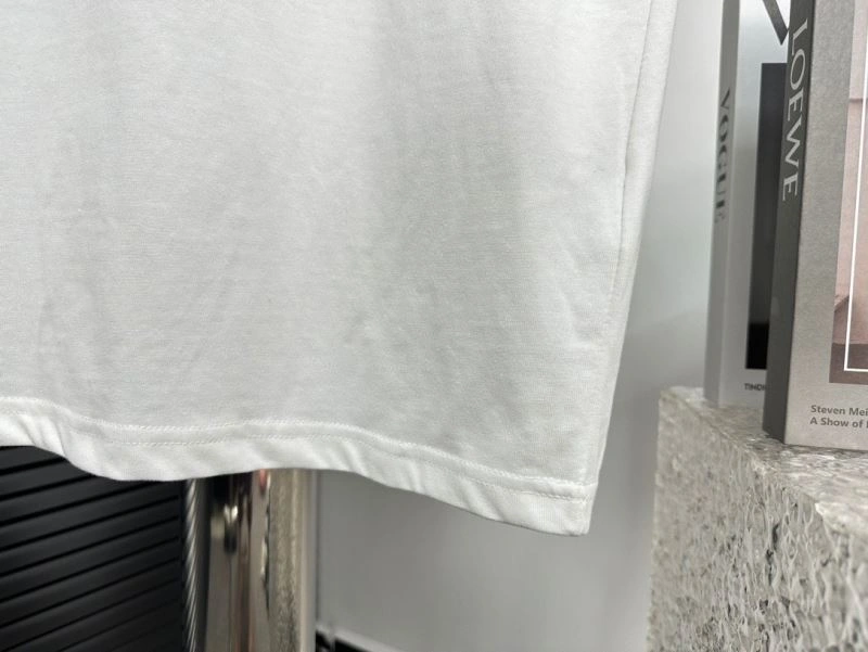Contemporary Louis Vuitton T-Shirts 137202