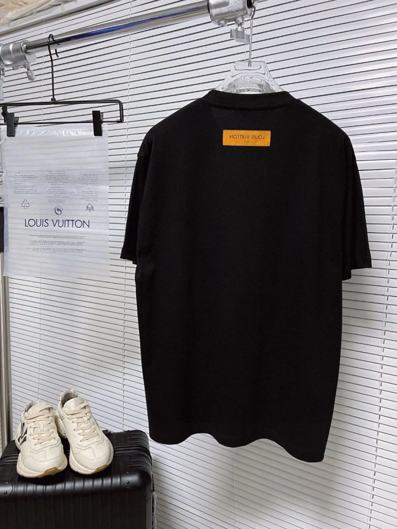 Louis Vuitton T-Shirts Versatile 137196