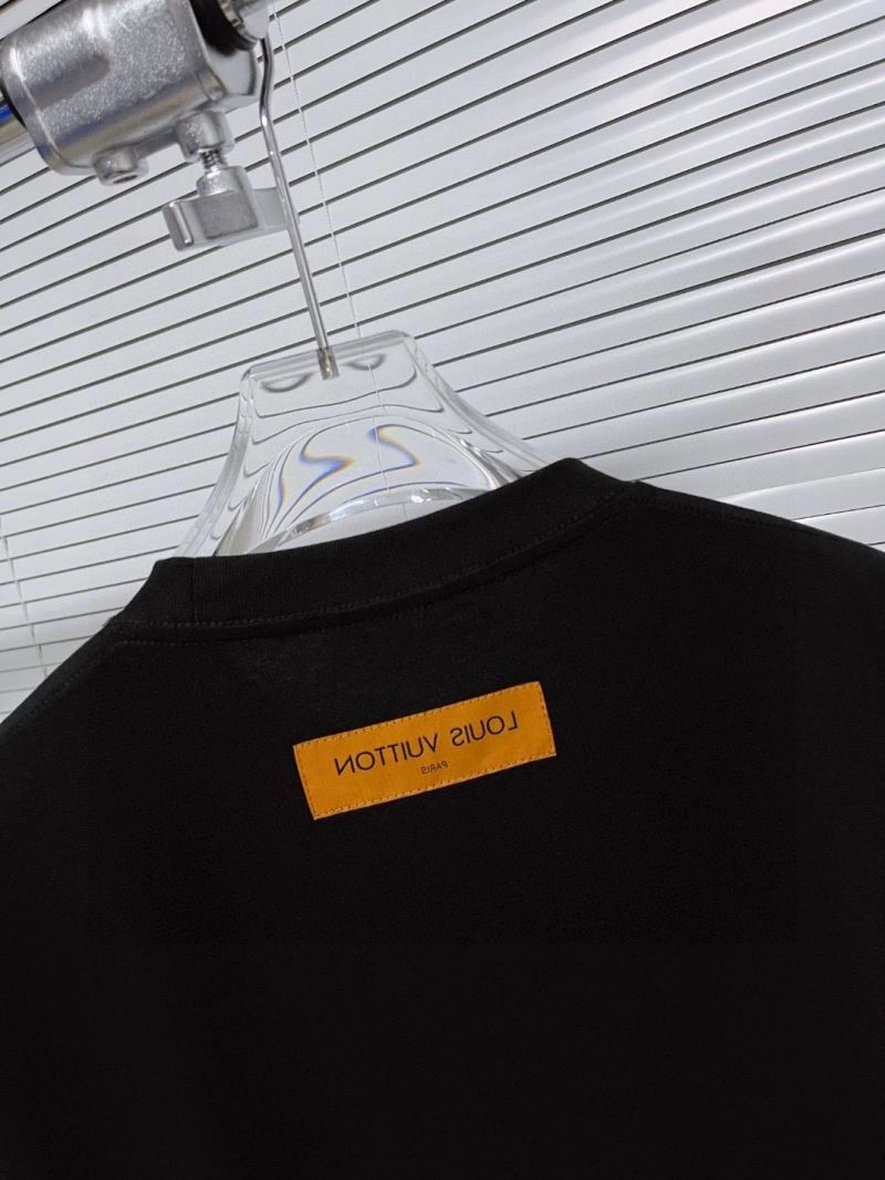 Louis Vuitton T-Shirts Versatile 137196