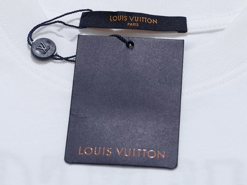 Louis Vuitton T-Shirts UrbanChic 137210