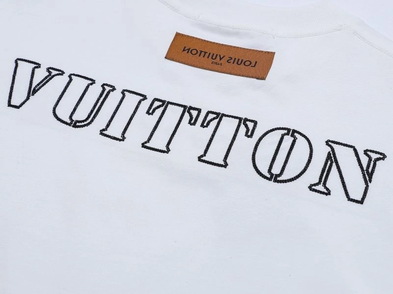 Louis Vuitton T-Shirts UrbanChic 137210