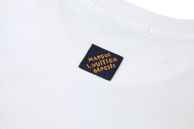 Louis Vuitton T-Shirts Elegant 137183