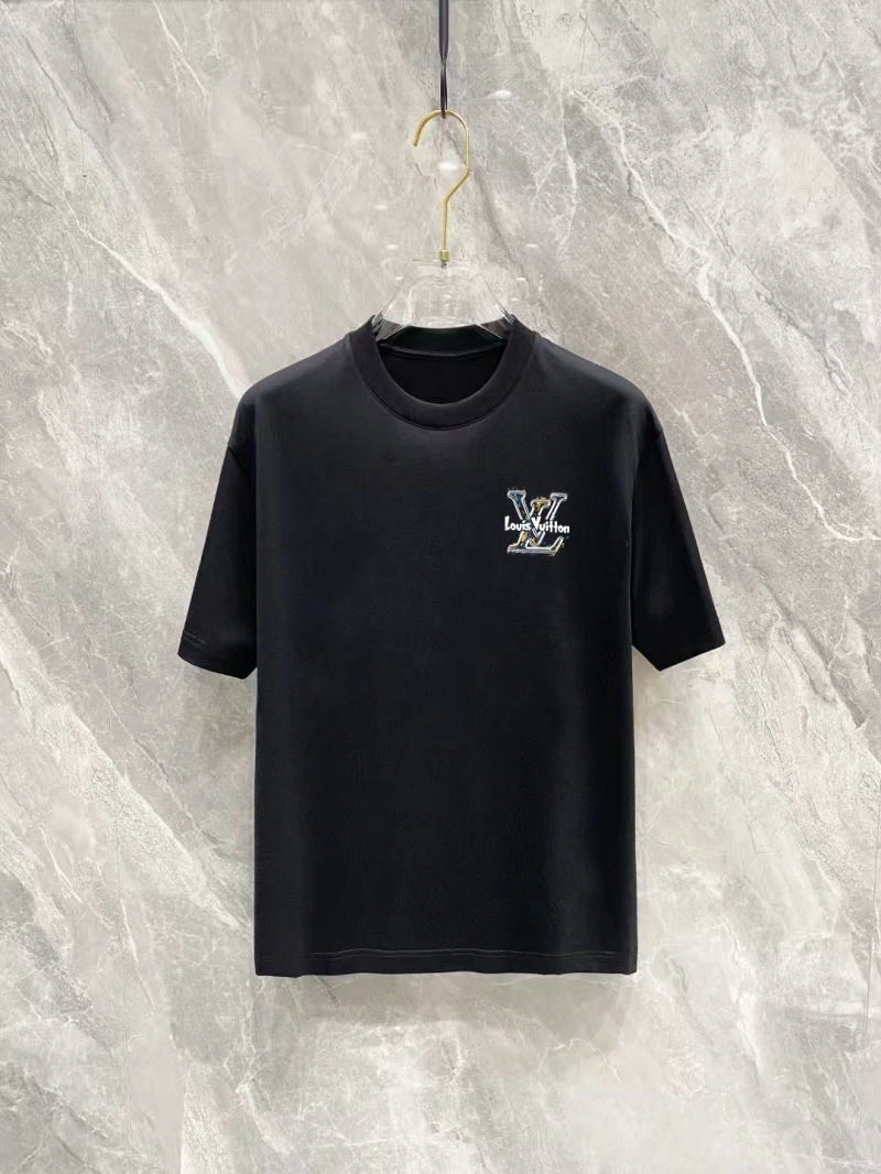 Louis Vuitton T-Shirts UrbanChic 137161
