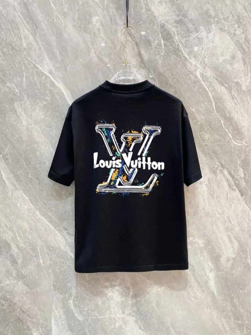 Louis Vuitton T-Shirts UrbanChic 137161