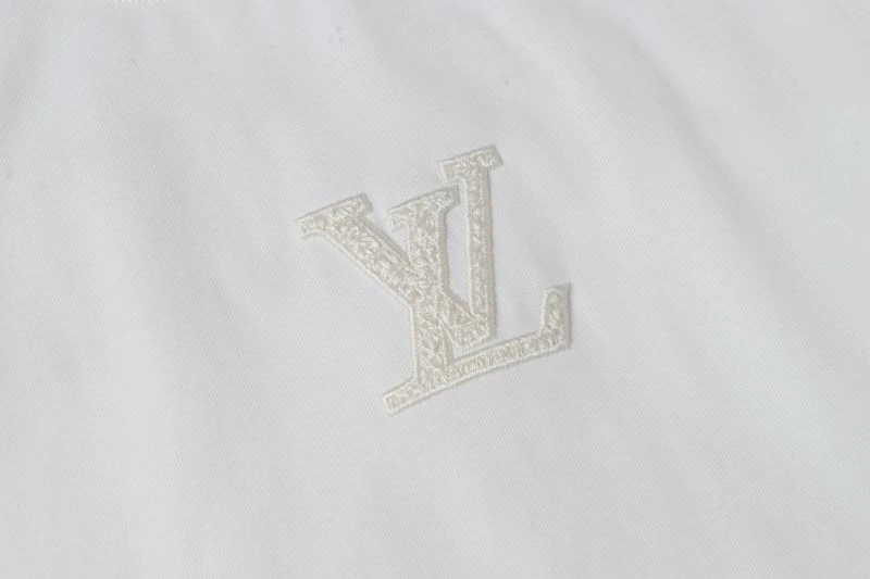 Refined Louis Vuitton T-Shirts 137158